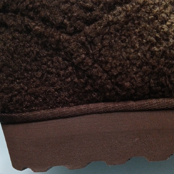 BearPaw Brown Fleece Slippers - Picture 3 of 7